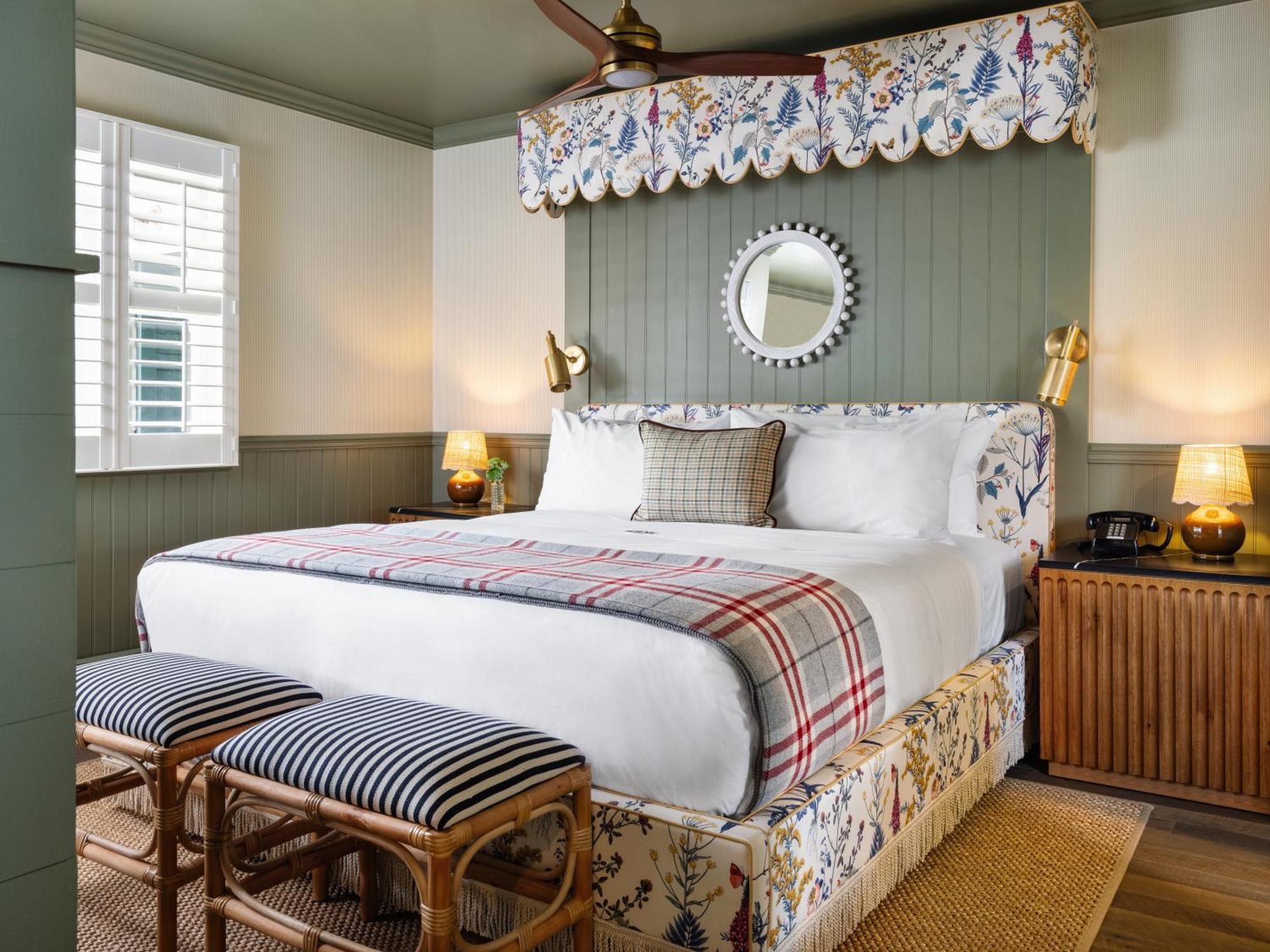 Deluxe King Suite