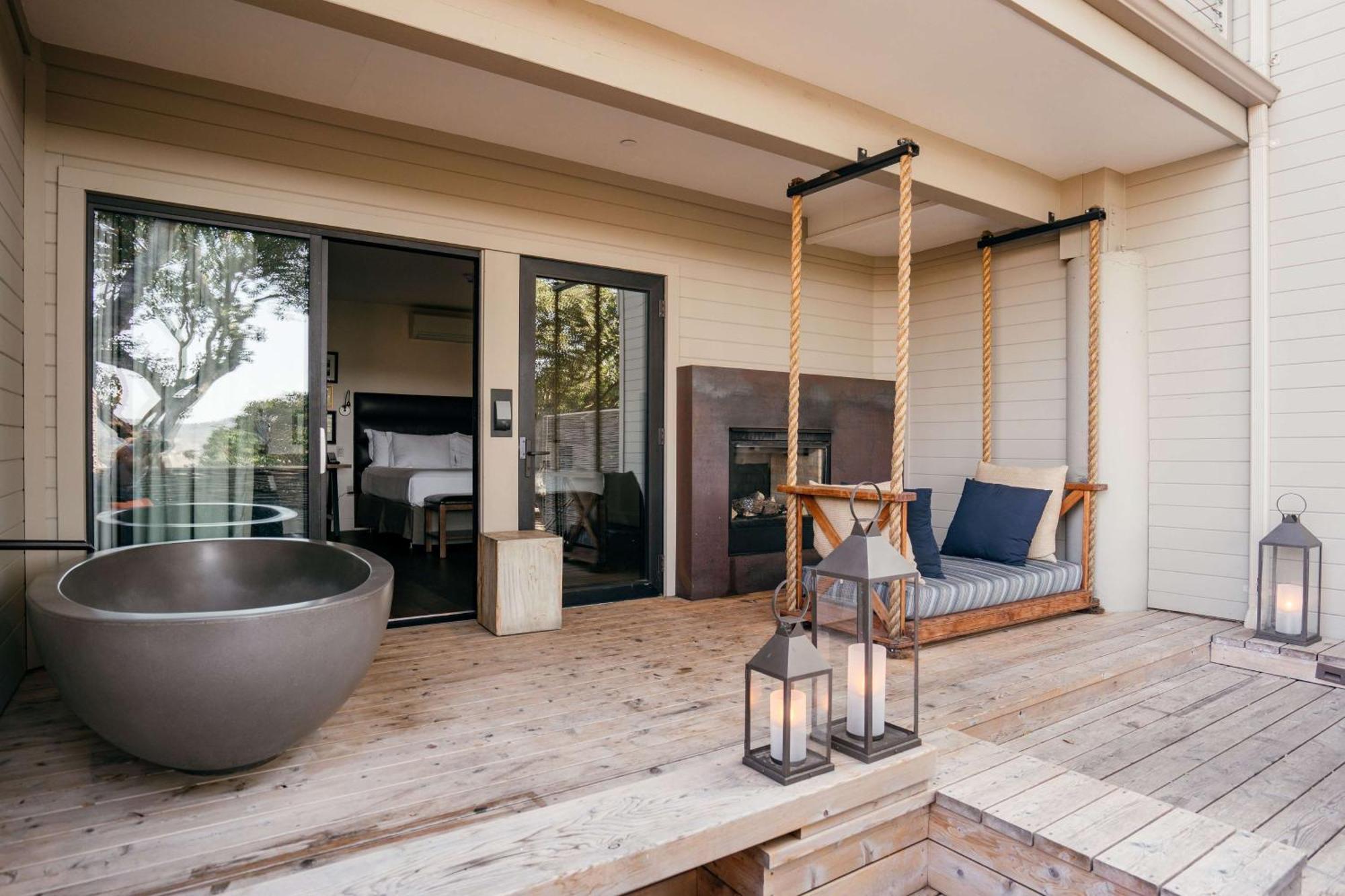 King Studio Outdoor Tub