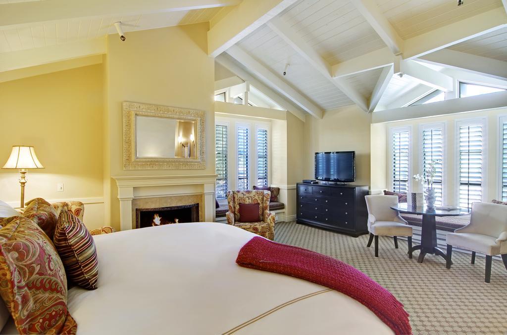 Deluxe King Suite
